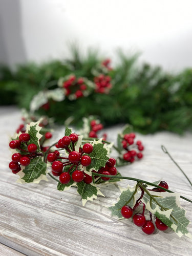 6ft Variegated Holly Garland w/ Berries